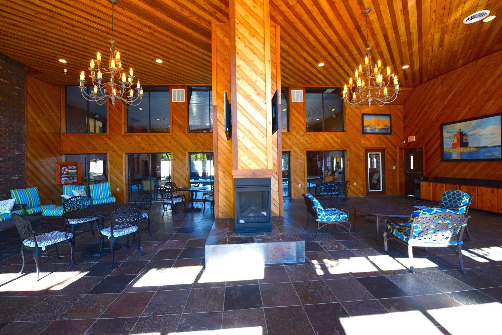 Best Western Plus Dockside Waterfront Inn Mackinaw City Eksteriør bilde